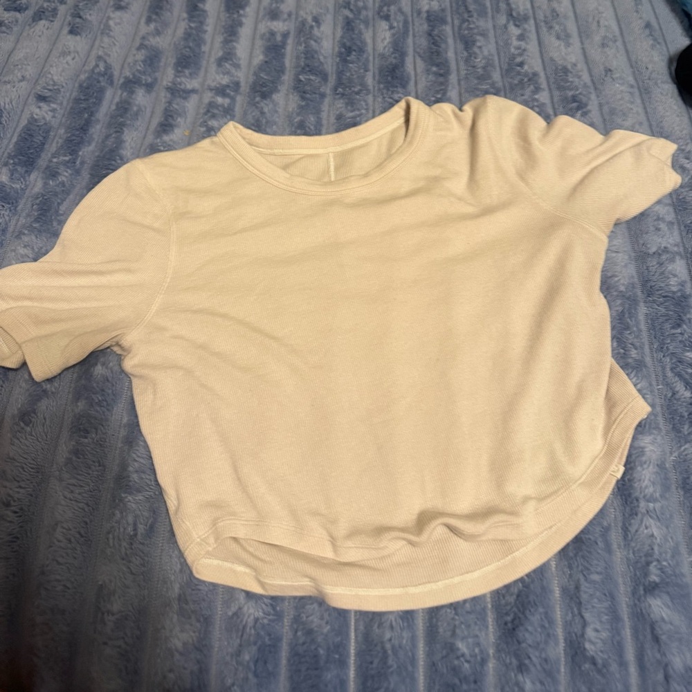 Lululemon Cream hold tight cropped tee shirt